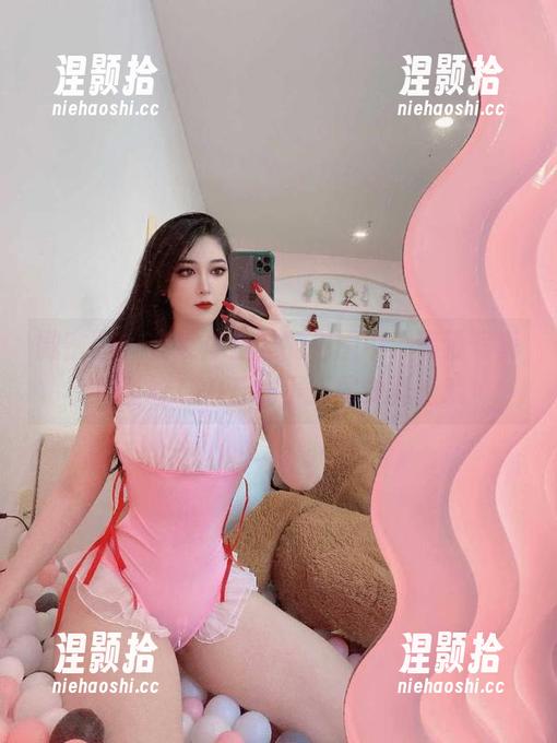 微密圈 - 在连体白丝的包围中，高清写真集里的120斤的小王同学真有戏