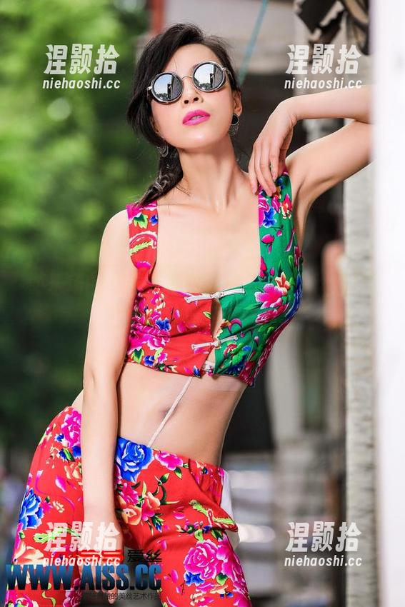 游乐场的奇景：爱丝图库最新更新，潜藏的美丽和妖娆等你挖掘