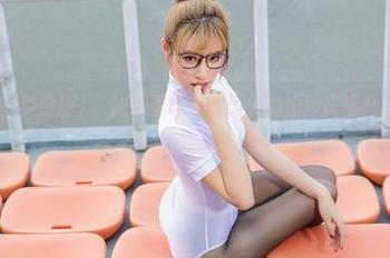 AISS爱丝(黄金版) – 隔着屏幕，亚美依的婚纱高清跃出来，哇，真想藏宝