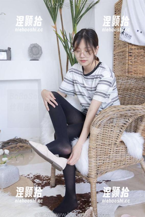 BoBoSocks袜啵啵 - 小甜豆写真：薄肉丝和脚尖微加固，最夹心的表演自带甜味哦！