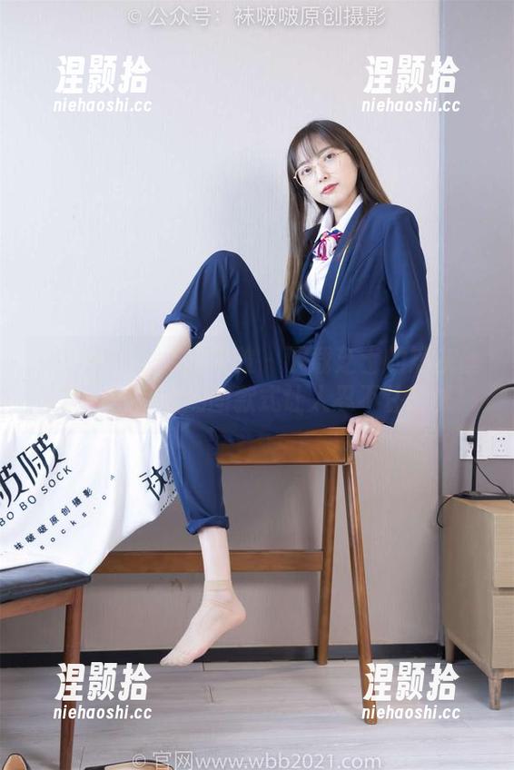 BoBoSocks袜啵啵 - 下载芝士的短灰丝写真，优秀的加固款式让人忍不住想试！