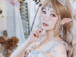 拿着马卡龙的CyberGirl，ElyEE子真会玩cos，套图览尽！