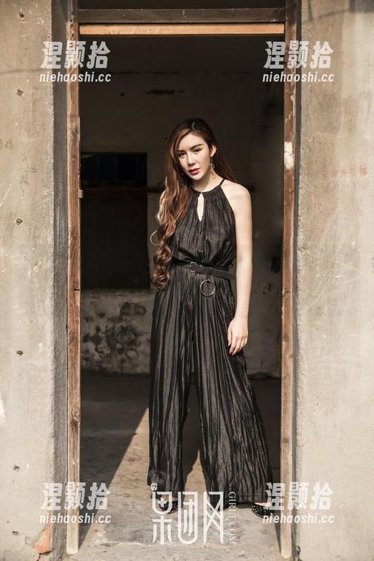 GIRLT果团网-蜜桃Q妹儿 GIRLT果团网 - 蜜桃Q妹儿把眼镜玩出了新花样:定制就是不一样!