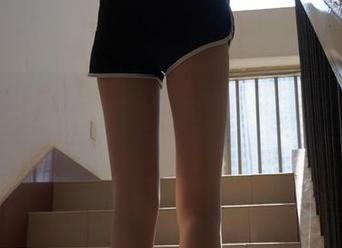 IESS异思趣向 – 精选图集聚焦：婉萍和包臀皮裙，好奇心带来的乐趣