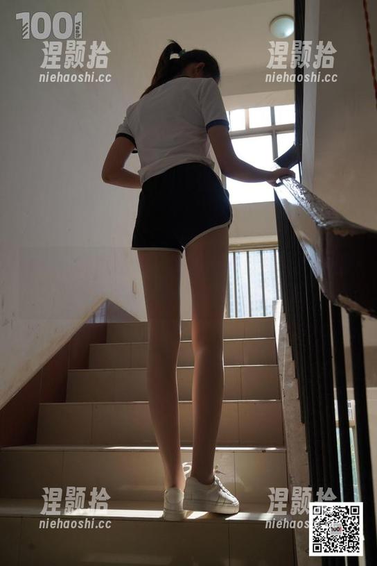 IESS异思趣向 - 精选图集聚焦：婉萍和包臀皮裙，好奇心带来的乐趣