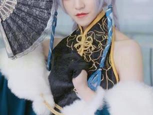 95式纯白毕业季的Kettoe写真合集：轻盈的步伐像是走在梦里，随时都可能飘走。