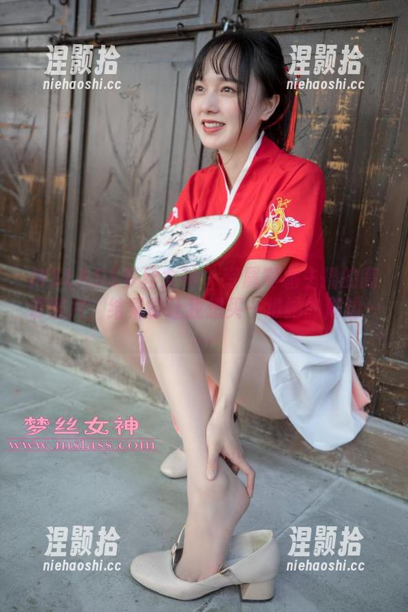 MSLASS梦丝女神 - 专属寒霜主播的高清照片，结果却让我想买一堆她的周边……