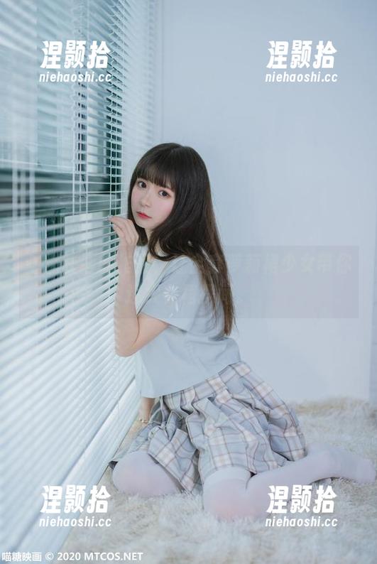 喵糖映画的作品，让全套萝莉裙少女带你迷失在裙摆间。