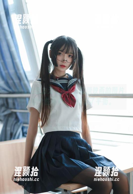 小黄帽的魅力无可抵挡，喵糖映画的图片更新在个性与户外间找到了平衡。