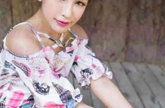 MiStar魅妍社 – 舞媚歆的校服掠影，分享一下如何把校园变成舞台，那衣服的折痕好像是往日的光影…