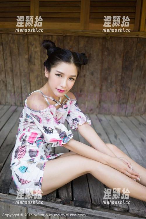 MiStar魅妍社-舞媚歆 MiStar魅妍社 - 舞媚歆的校服掠影,分享一下如何把校园变成舞台,那衣服的折痕好像是往日的光影…