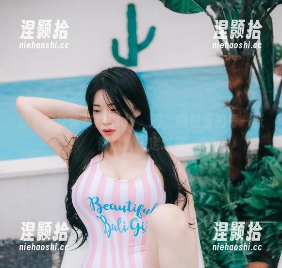 那个穿连体衣的Sia(시아)，图包里的每一张都没啥固定逻辑