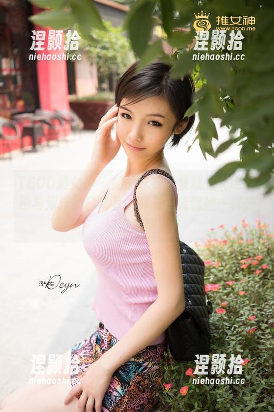 TGOD推女神 - 她的泳衣图集取名《谭晓彤与海洋的日常》，真希望能像她一样随波逐流啊！