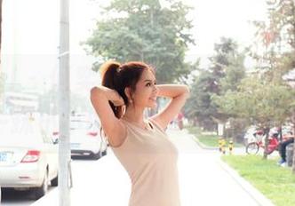 TuiGirl – 何奕恋的黑丝作品，原图里那一抹小小的暗示变得好有趣！