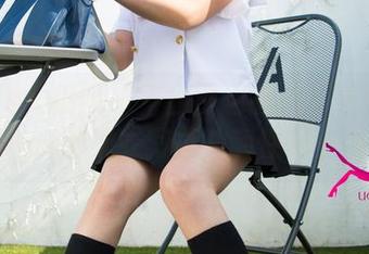 UGirls尤果网 – 不出门也有范！看看张小西Ann的睡衣写真，随性又有趣！