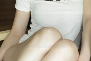 UGirls尤果网 – 谭晓彤的红裙搭配，明明是件作品，偏偏让我心冲动起来了。