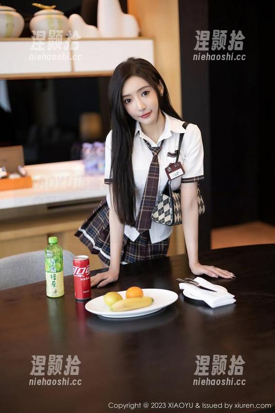 XIAOYU语画界 - 郑颖姗Bev的JK作品：你可能只看见糖，但是我眼里全是她的脑洞！