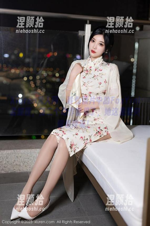 Xiuren秀人网 - 瑜伽照片中的FoxYini孟狐狸，第二个动作瞥见了，她这是要突破极限呢！