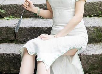 Xiuren秀人网 – 小纯子全套制服：好像每一处都带点儿时髦的丧气