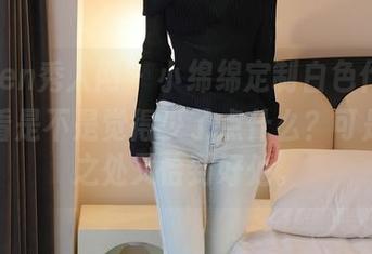 Xiuren秀人网 – 小绵绵定制白色作品，乍一看是不是觉得少了点什么？可是细腻之处又恰到好处。
