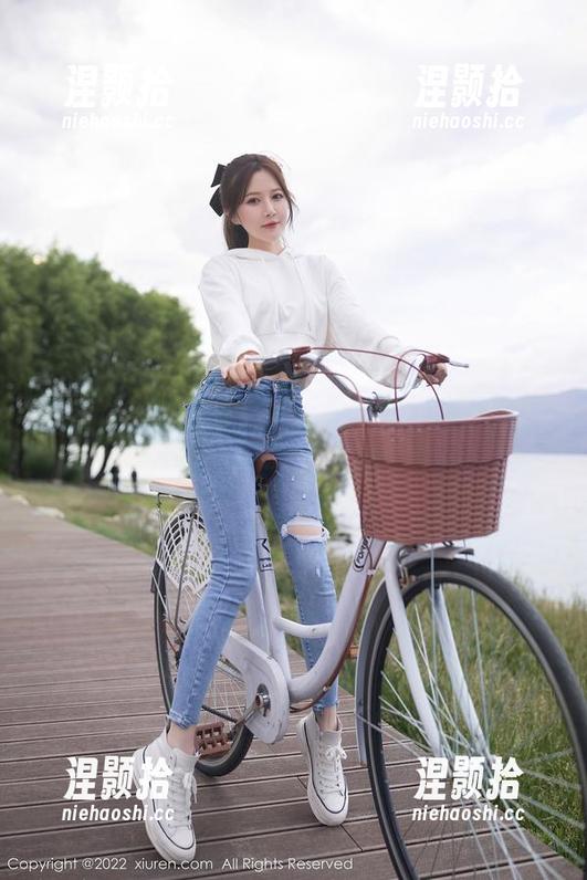 Xiuren秀人网 - 女王林文文的高清套图，不看后会有点失落哦？！