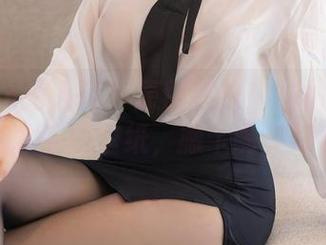 Xiuren秀人网 – 原图在这！柚柚小奶瓶的水手服壁纸，撇个嘴真好看