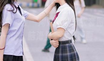 YouMi尤蜜荟 – 周妍希的泳衣套图，友尽一试，脑海里有太多画面。