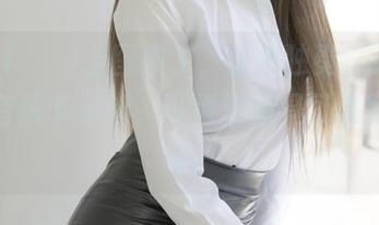 Yuka(유카)上图集了，红色独奏，这不比国际音乐节有趣，可惜没道具可以蹭热度啊！