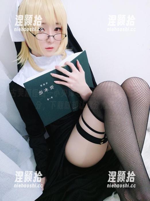 古灵精怪的一小央泽与天台，图库质感满分，下载时却让我分心了
