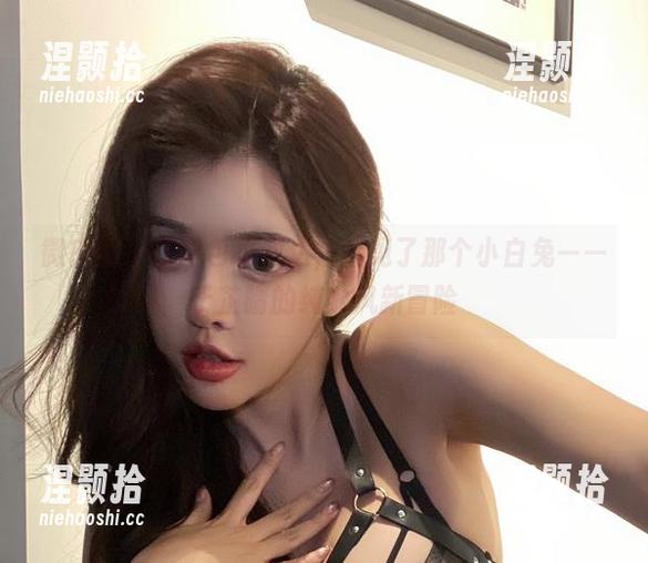 于芷晴 微密圈 - 在图包里溜达,看见了那个小白兔——于芷晴的纯欲风新冒险