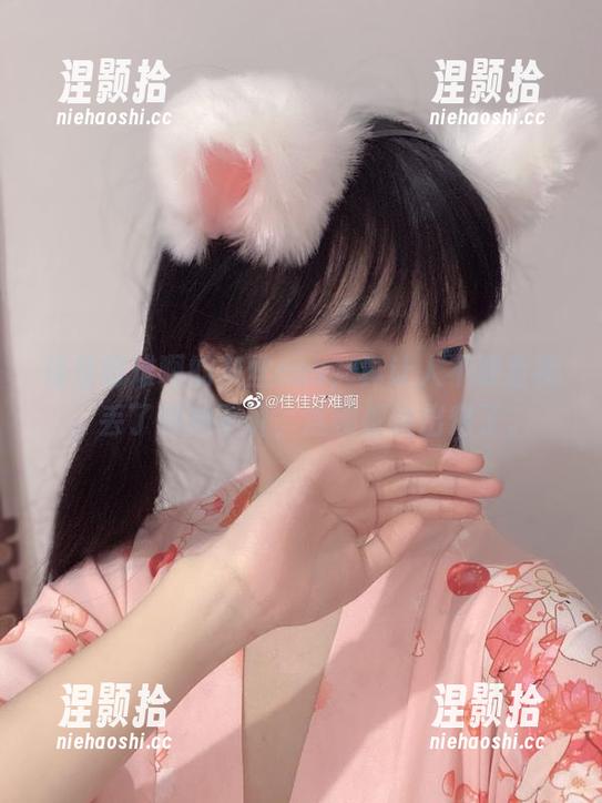 佳佳好难啊 佳佳好难啊的灰丝cos,真让人不敢直视,丢了眼神不说,连魂都快出窍了。