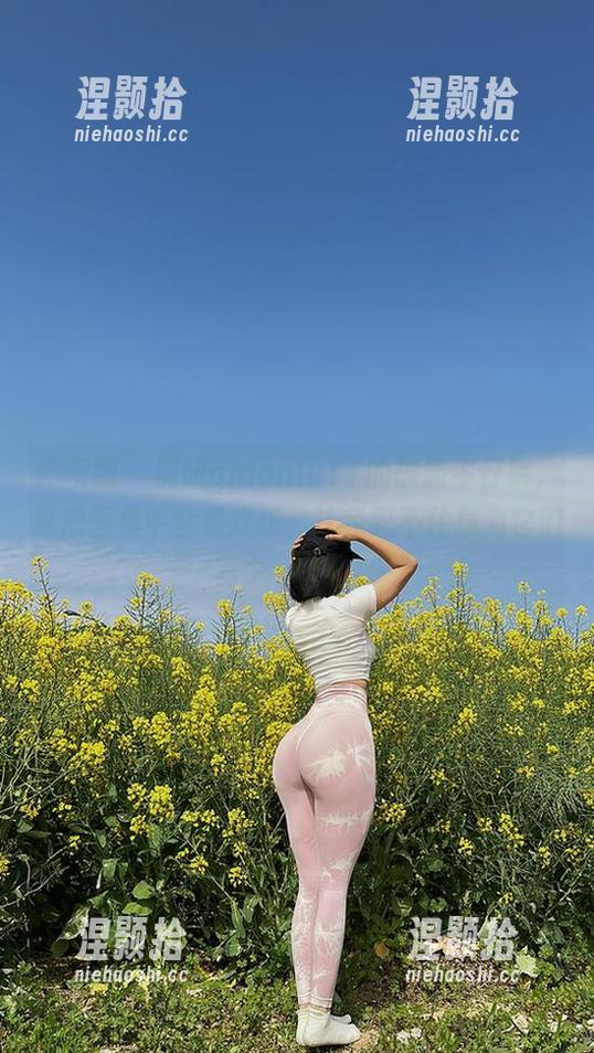 微密圈 - 俏妞qiaoniuTT的破洞牛仔裤，私房图集中全是欢乐，让我忍不住想为它们写个小段子！