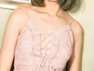 克拉女神 – 嘉萌这张不好直视的比基尼福利原图，透着点小倔，但你会爱上！