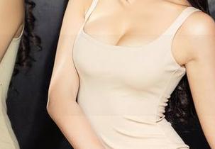 克拉女神 – 忆之的自拍在线：原图里藏着的，只是某种嫉妒感？