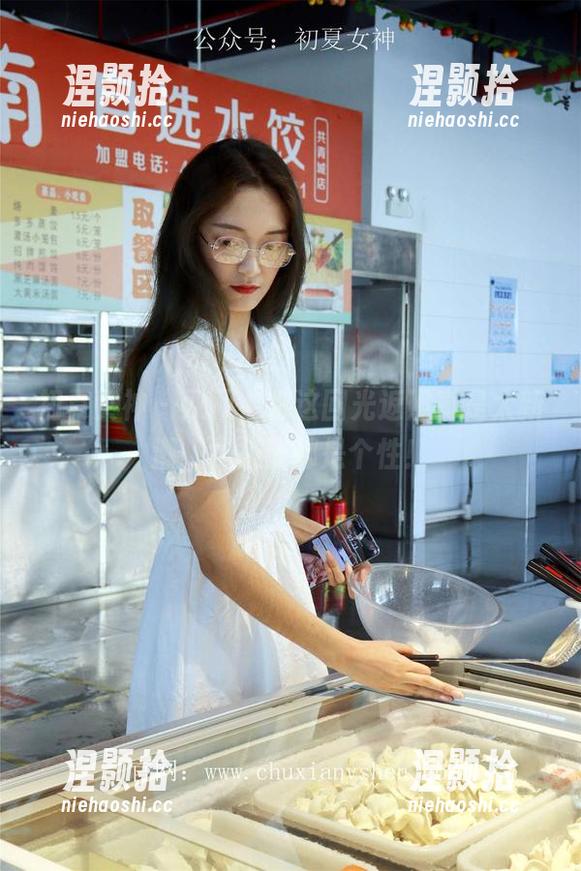 初夏女神-双双 初夏女神 - 双双,你这回光返照真是太新潮,图集里都是个性!