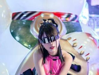 当周叽是可爱兔兔遇上海边JK，壁纸和原图齐飞，你敢不敢把它设成手机背景？