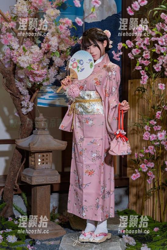 咬一口兔娘 咬一口兔娘吊带,让你下载的欲望瞬间膨胀