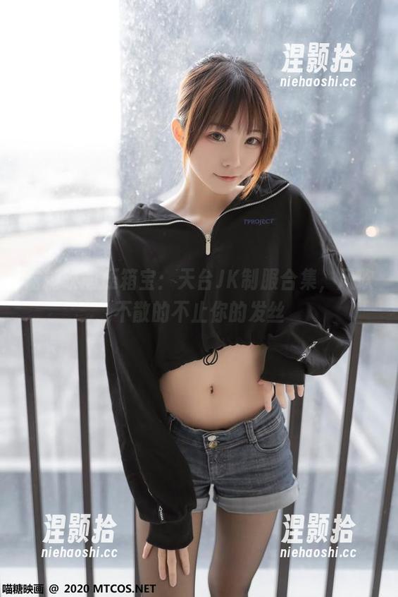 喵糖映画压箱宝：天台JK制服合集，风吹不散的不止你的发丝