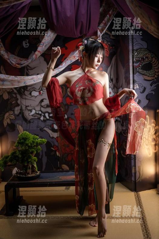 关于坏露露香宝，别的不说，光是杨枝甘露的图集和灰色花花蕾丝的惊人资源！