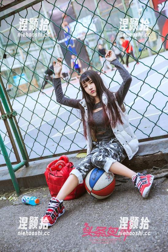 头条女神 - 尹菲旗袍合集：这不仅仅是个穿着，还是我对时空的应允！