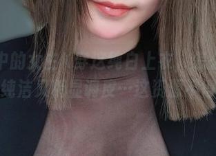 图片中的女主K穿这纯白上衣，怎么说呢，既纯洁又稍显调皮…这资源不得了。