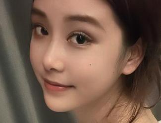 微密圈 – 呃，奶雯在这张图片里，长腿到我快要上头了。