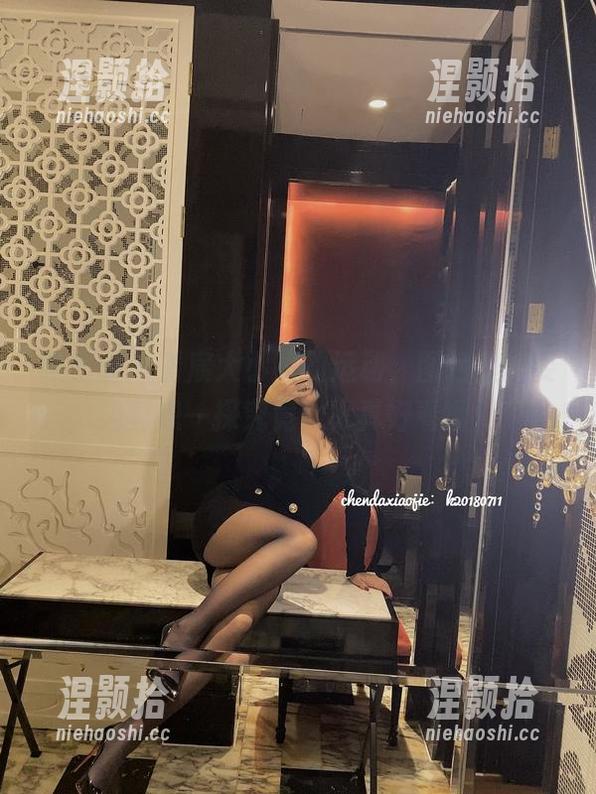 宸大小姐 微密圈 - 看宸大小姐的运动,图包里的姿势真想一探究竟,人真好看啊!
