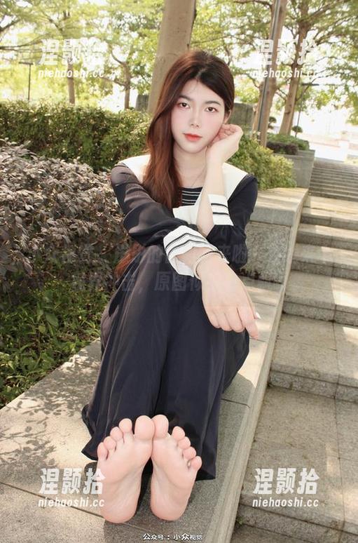 小众视觉-彤彤 小众视觉 - 彤彤的白裙回来啦—在线来个视界冲击,原图似乎有点飘啊