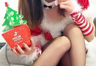 女仆装下的小女巫露娜Cos合集，萌得让人想亲一口，但没别的意思哦。