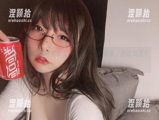 小泉学姐吖写真集涞觅，下载过没？好啦，我也没想多看几眼。