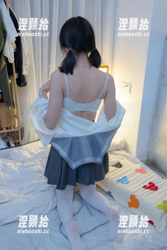少女秩序-鹿可 少女秩序 - 下载鹿可的毛衣写真集,定会让你的衣橱都无地自容,毕竟她的毛衣才是主角!