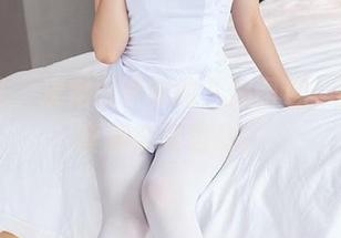 尤蜜荟 – 决定买尹菲的礼服图包，其他写真都得靠边站。