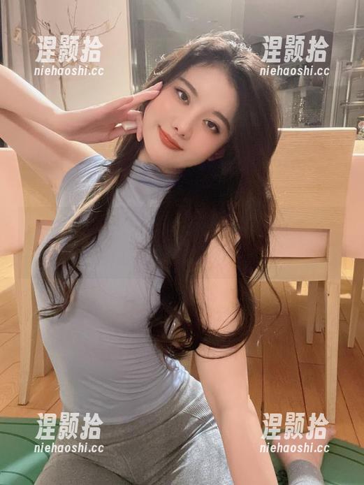 微密圈 - 听说就是阿朱啊又带来了福利，这次是黑丝的正确穿法，话说图片超绝！