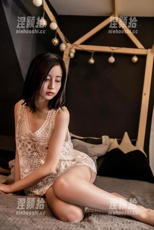 年年Nnian和她的体操服，私拍之旅里的体态流转